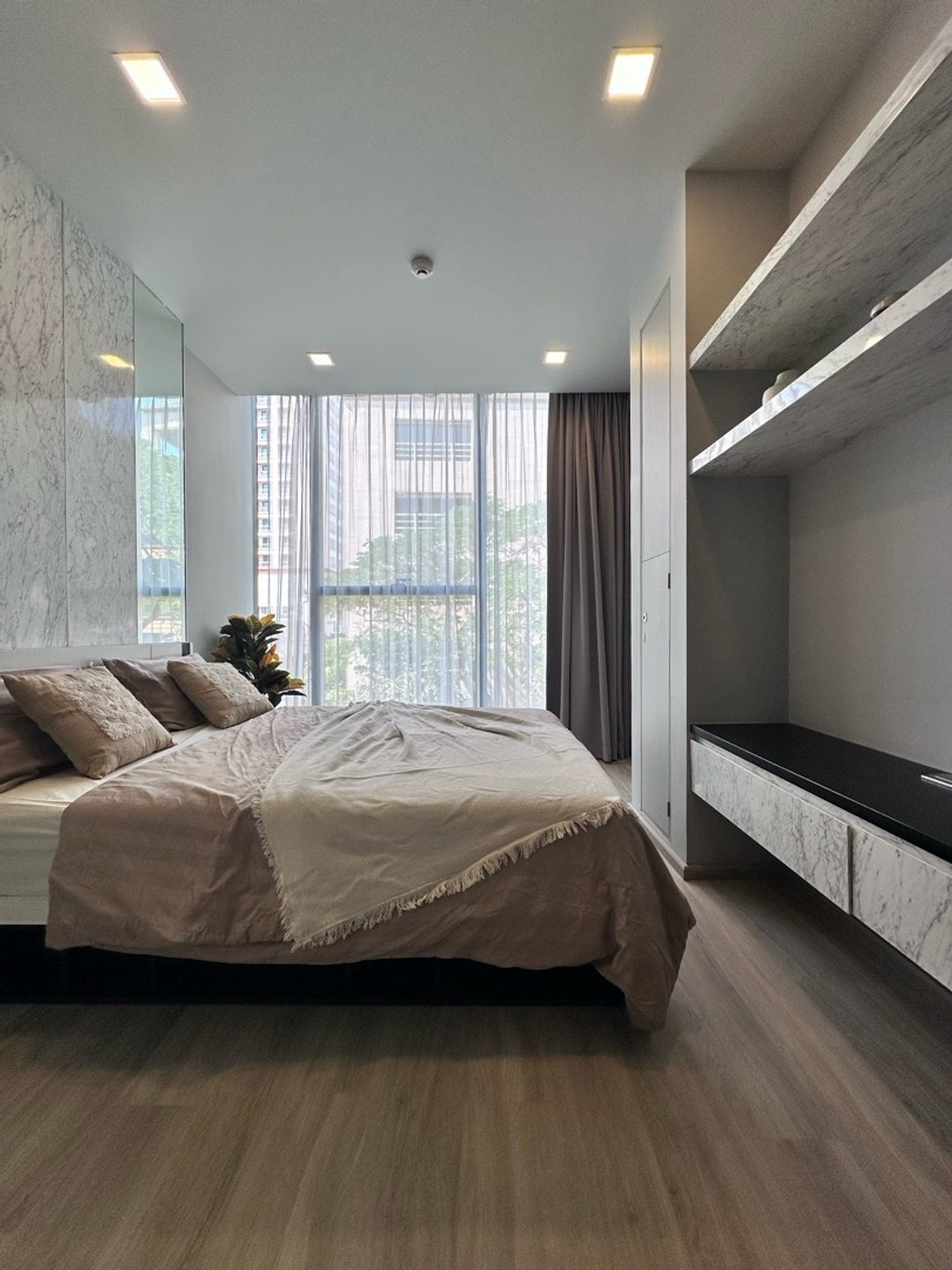 คอนโดสุขุมวิท อโศก ทองหล่อ : 3 ห้องนอน 3 ที่จอดรถ | Pet Friendly | Rent&Sell | พร้อมอยู่ - 082-4499822