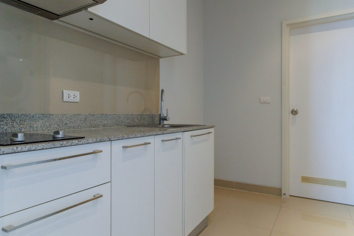 For RentCondoSukhumvit, Asoke, Thonglor : Marque Sukhumvit 39 High-Floor 2-Bedroom Spacious Residence with Open View Please call: 062-496-6454