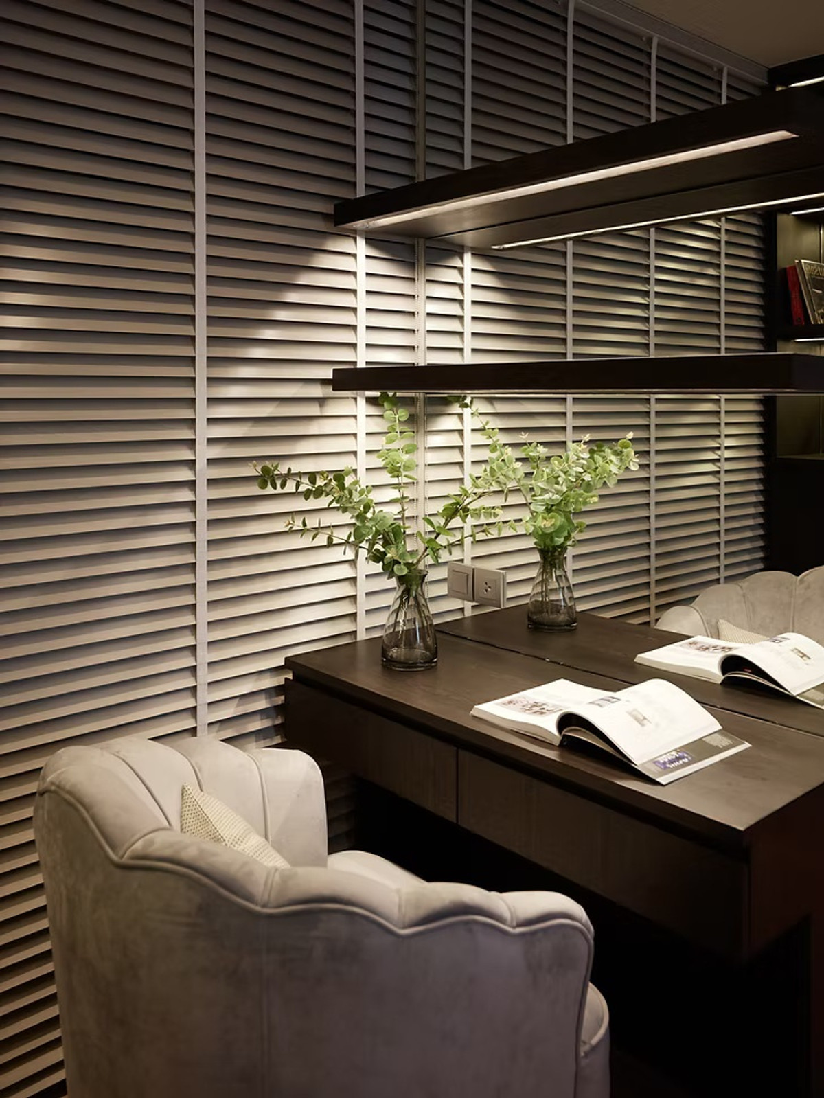 For RentCondoSukhumvit, Asoke, Thonglor : BEATNIQ Sukhumvit 32 High-Floor 2-Bedroom Duplex with Balcony Please call: 062-496-6454