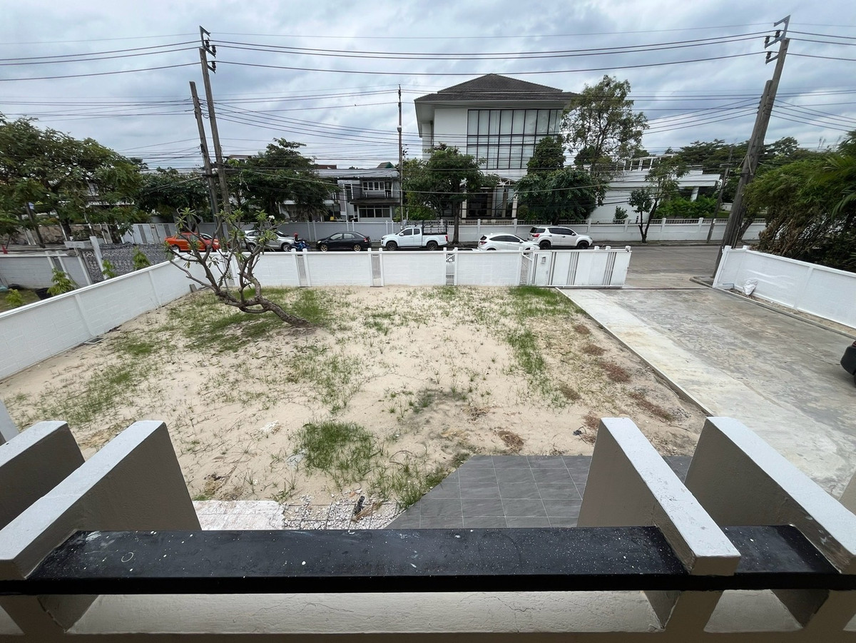 For RentHome OfficePattanakan, Srinakarin : For rent: detached house, home office, Pattanakarn, parking for 10 cars, can be rented for business, offices, offices, and studios.