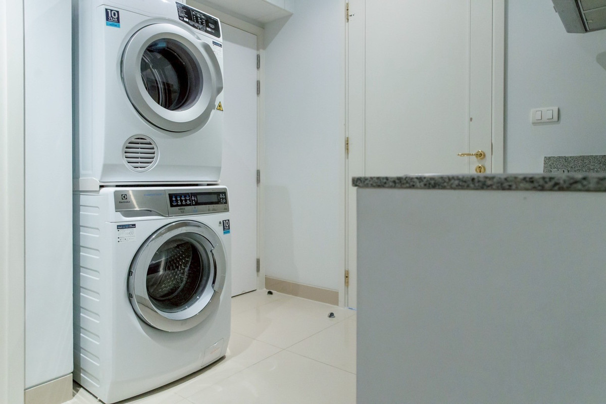 For RentCondoSukhumvit, Asoke, Thonglor : Marque Sukhumvit 39 High-Floor 2-Bedroom Spacious Residence with Open View Please call: 062-496-6454