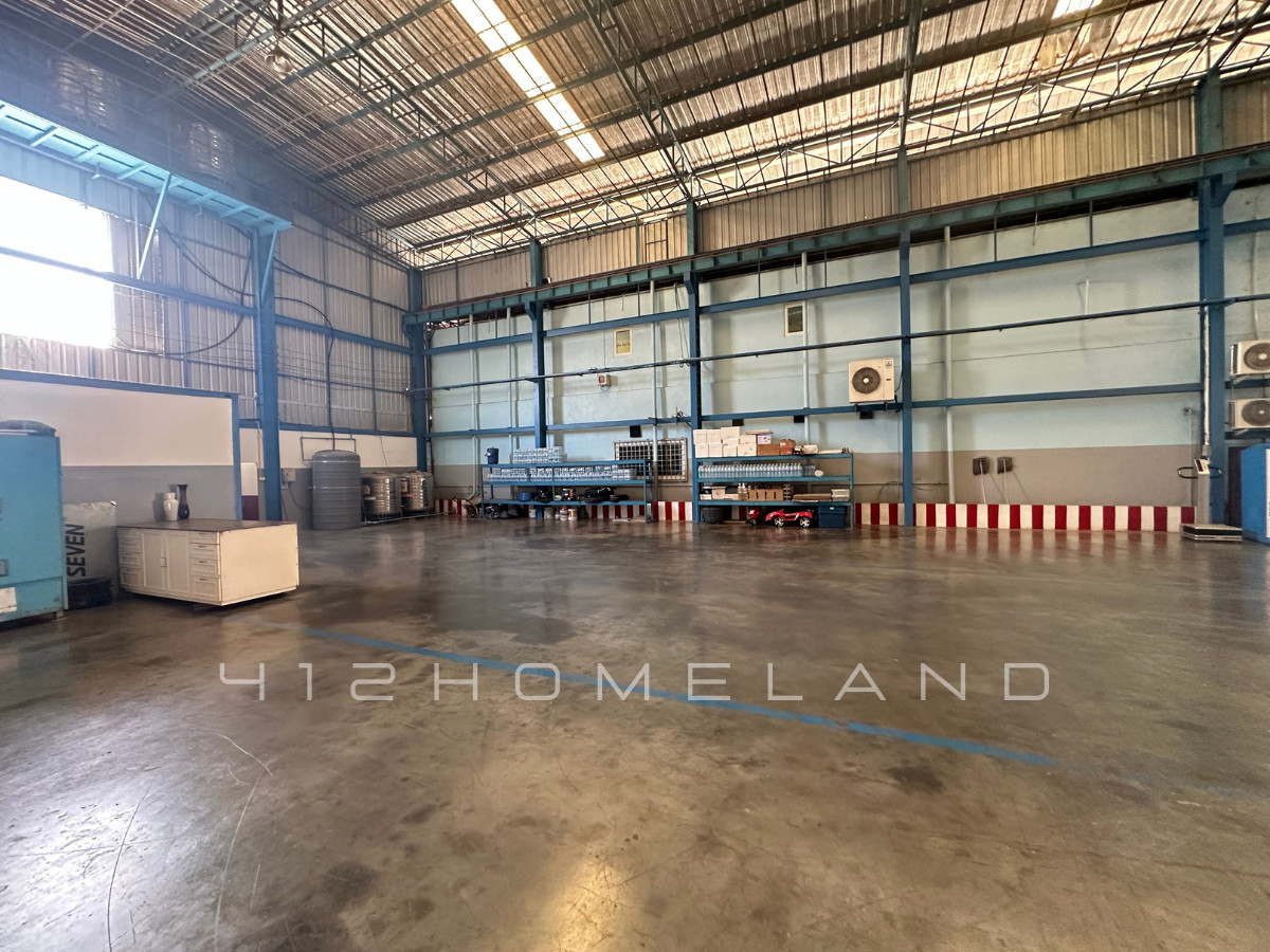 For SaleWarehouseSamut Prakan,Samrong : Urgent sale! Warehouse-factory 850 sq m, area 1 rai, large vehicles can enter, complete water and electricity, Bang Sao Thong, Samut Prakan.