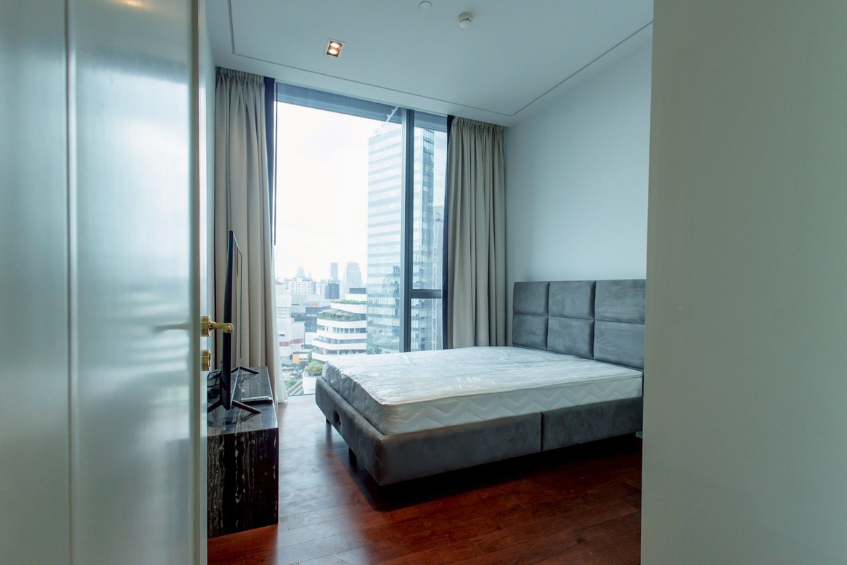 For RentCondoSukhumvit, Asoke, Thonglor : Marque Sukhumvit 39 High-Floor 2-Bedroom Spacious Residence with Open View Please call: 062-496-6454