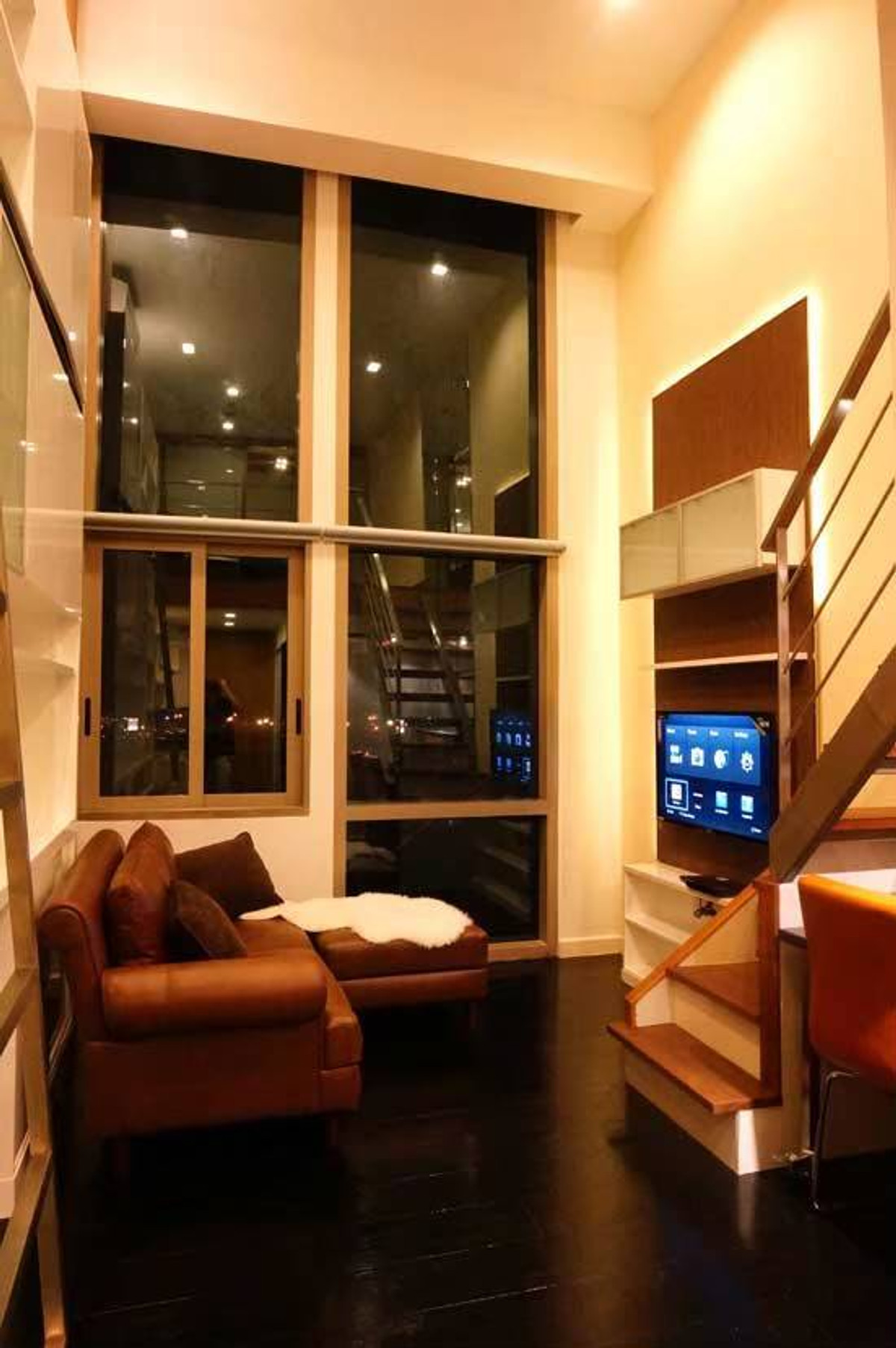 For RentCondoSukhumvit, Asoke, Thonglor : For rent Ideo Morph 38, beautiful room, duplex style. Classic luxury decoration, very good price.