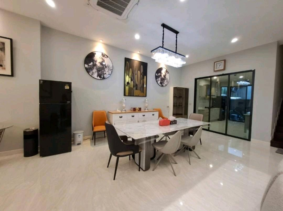 ให้เช่าบ้านเลียบทางด่วนรามอินทรา : ให้เช่า Pool villa 80ตรว 8นอน7น้ำ บ้านเดี่ยว 3 ชั้น THE HONOR YOTHINPATTANA