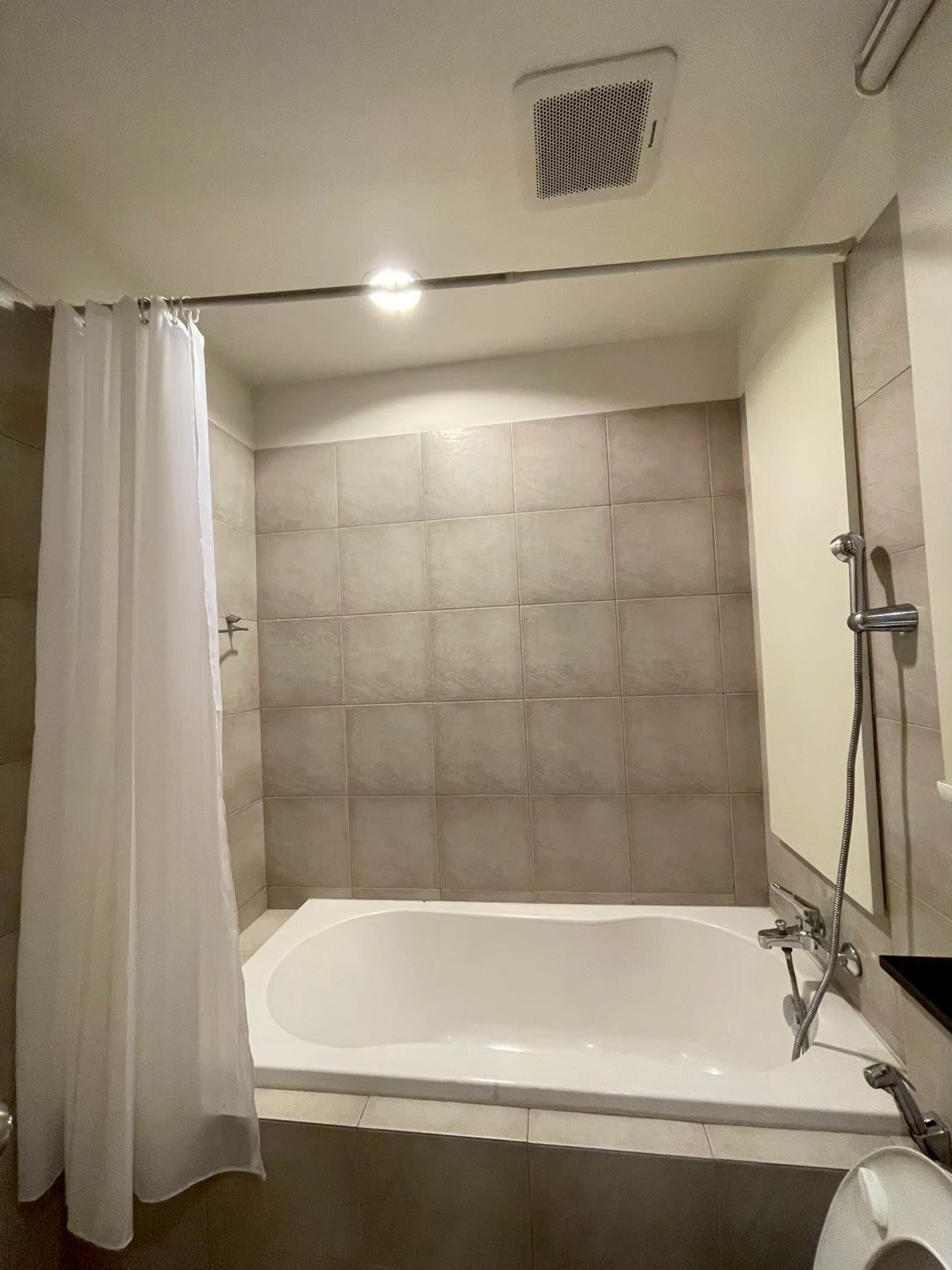 For RentCondoSukhumvit, Asoke, Thonglor : 3 bedrooms plus at Hampton Thonglor, Contact 062-496-6454