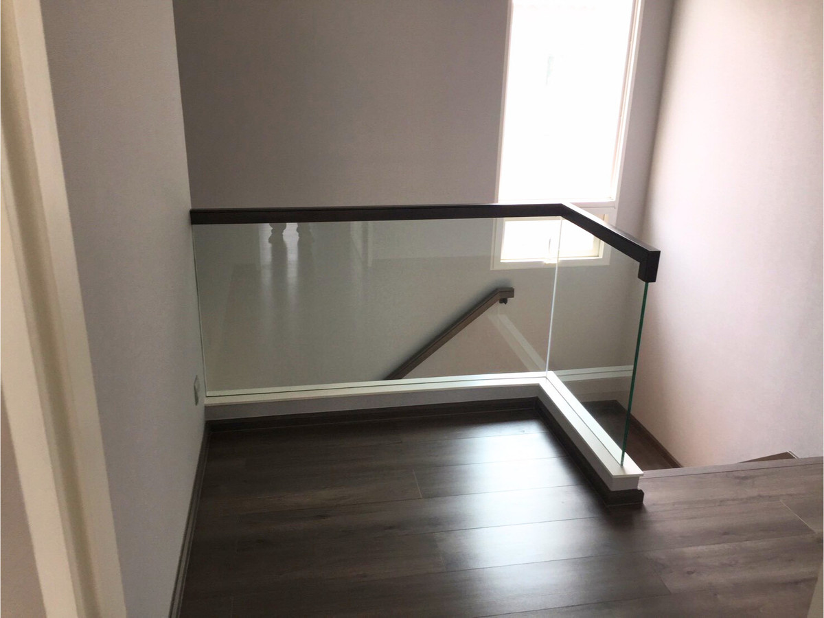 For SaleHouseLadkrabang, Suwannaphum Airport : For Rent: Detached house, Mantana Onnut-Wongwaen 5, with solar cell and Air Plus system. Near Mega Bangna. 82.4 sq.w., 4 bedrooms, 5 bathrooms, separate maid's room, 5 minutes to the motorway