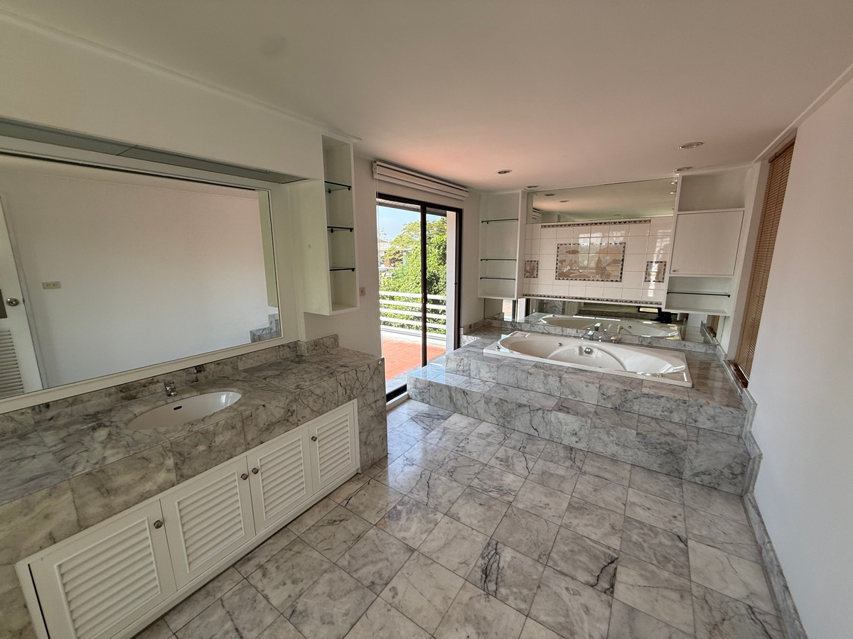 ให้เช่าบ้านนวมินทร์ รามอินทรา : ให้เช่า ที่ดิน200ตรว 3นอน3น้ำ พทใช้สอย600ตรม บ้านเดี่ยว 3 ชั้น  หมู่บ้านนวธานี เสรีไทย 59