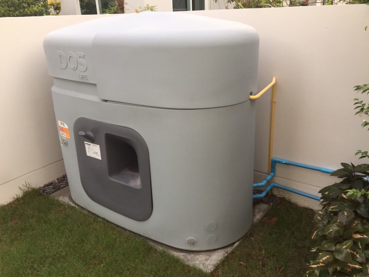 For SaleHouseLadkrabang, Suwannaphum Airport : For Rent: Detached house, Mantana Onnut-Wongwaen 5, with solar cell and Air Plus system. Near Mega Bangna. 82.4 sq.w., 4 bedrooms, 5 bathrooms, separate maid's room, 5 minutes to the motorway