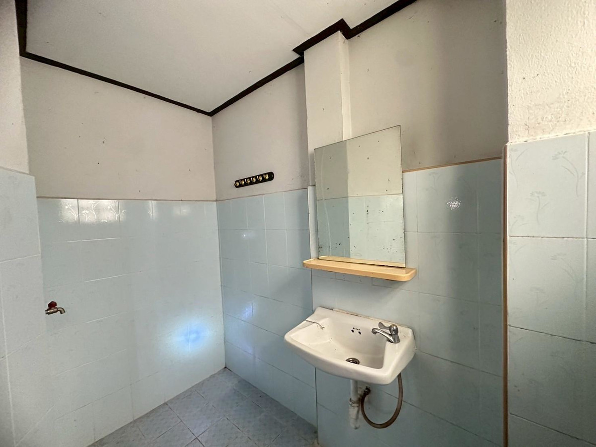 ขายทาวน์โฮมเชียงราย : อาคารพาณิชย์ 3 ชั้นครึ่ง ทำเลดี หน้า สนง.หอการค้า จังหวัดเชียงราย ใกล้ทางออกสถานีขนส่งผู้โดยสารแห่งที่ 2