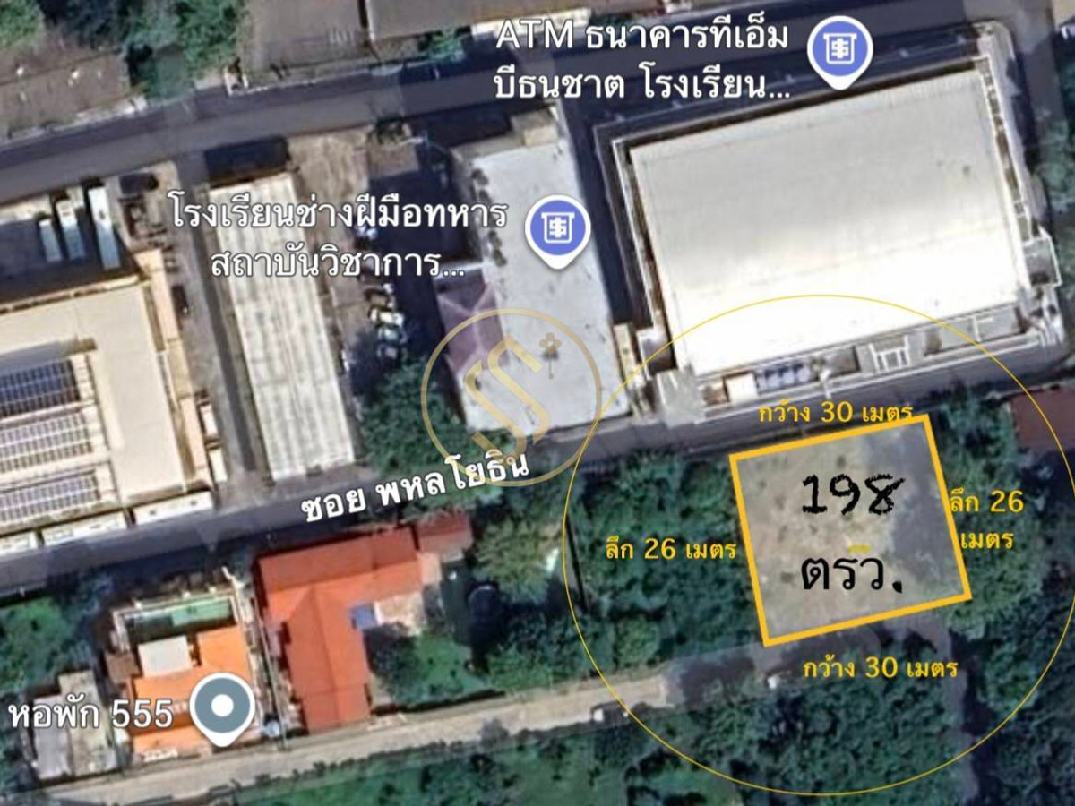 For RentWarehouseSapankwai,Jatujak : Land for rent in Soi Aladdin, Phahonyothin 30, near BTS Ratchayothin, 198 square wah, 35,000 baht.