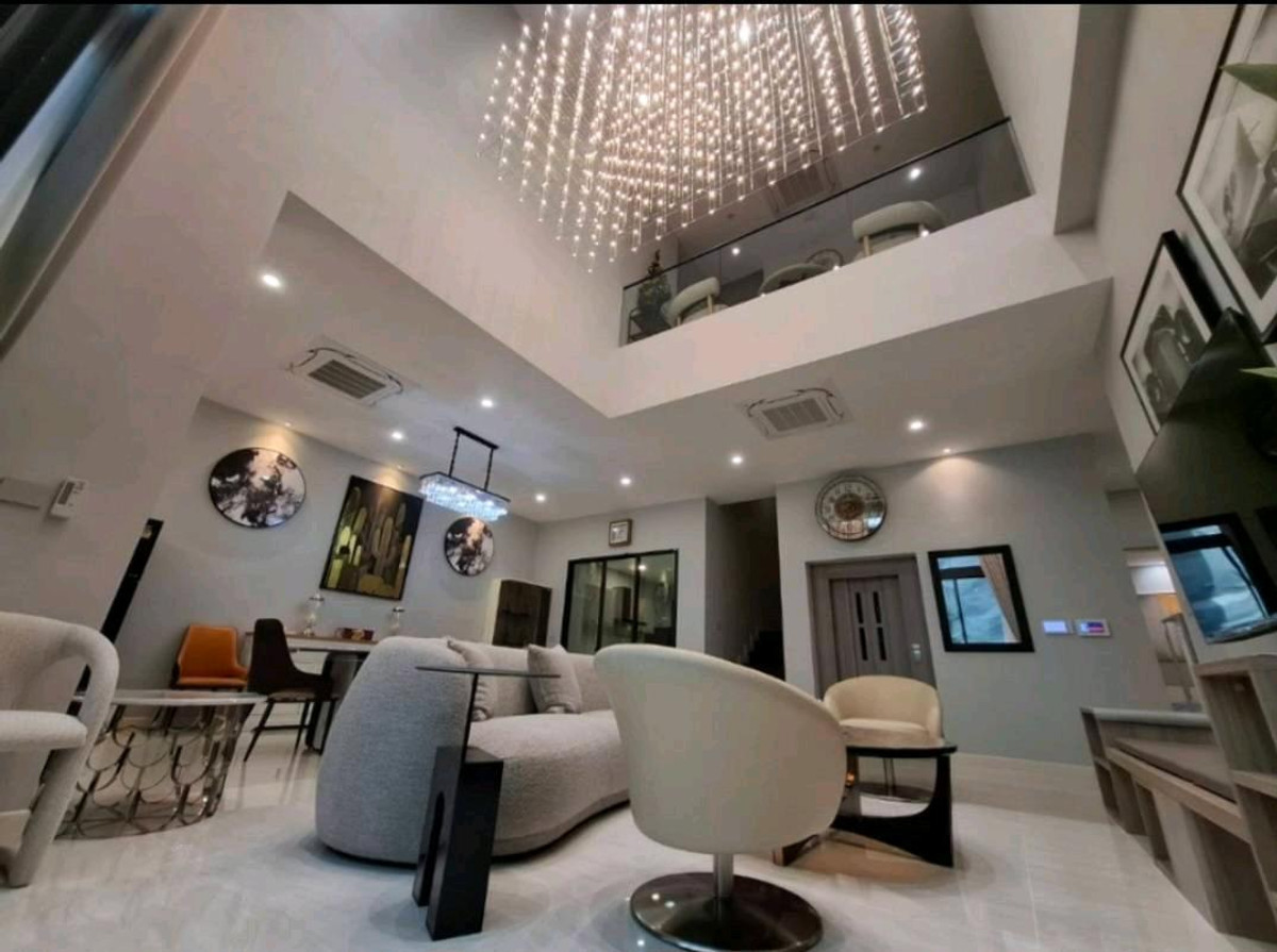 ให้เช่าบ้านเลียบทางด่วนรามอินทรา : ให้เช่า Pool villa 80ตรว 8นอน7น้ำ บ้านเดี่ยว 3 ชั้น THE HONOR YOTHINPATTANA