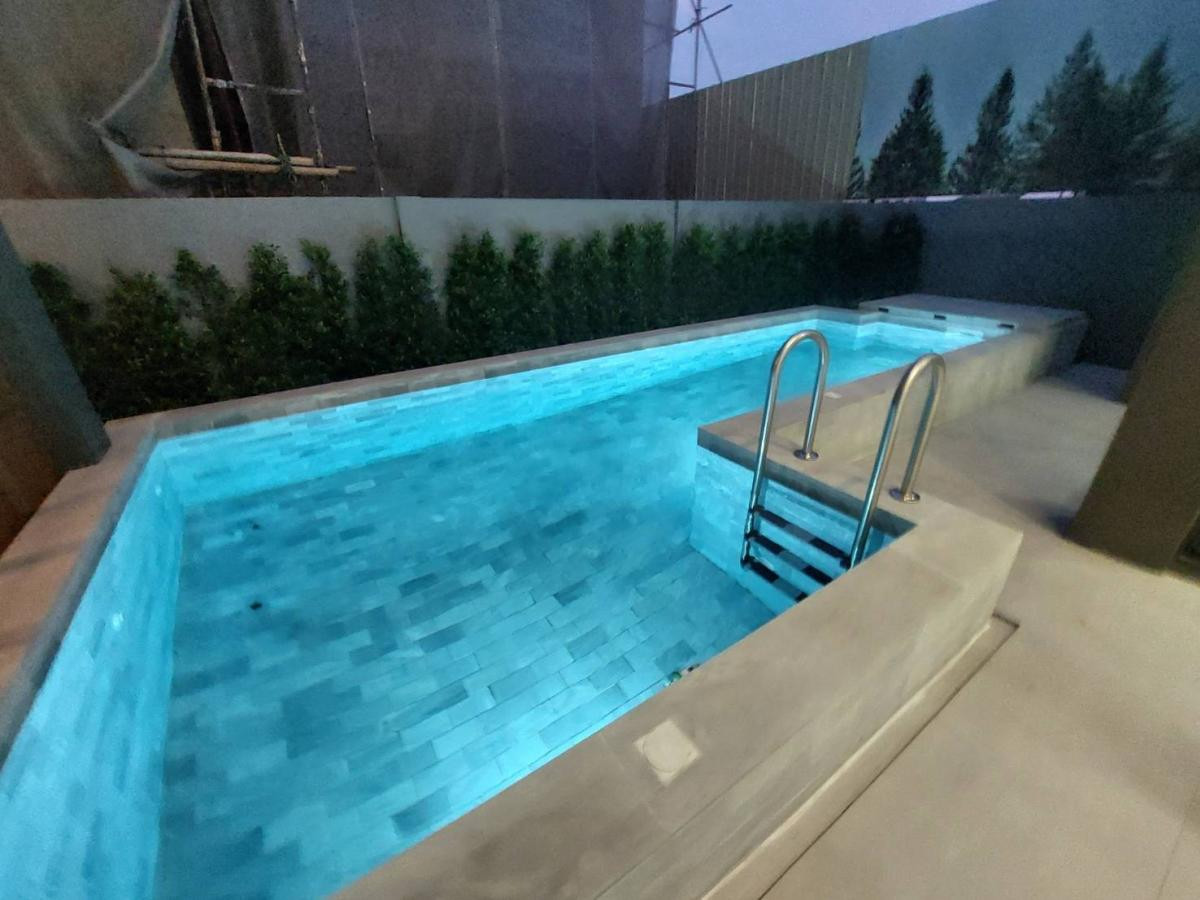 ให้เช่าบ้านเลียบทางด่วนรามอินทรา : ให้เช่า Pool villa 80ตรว 8นอน7น้ำ บ้านเดี่ยว 3 ชั้น THE HONOR YOTHINPATTANA