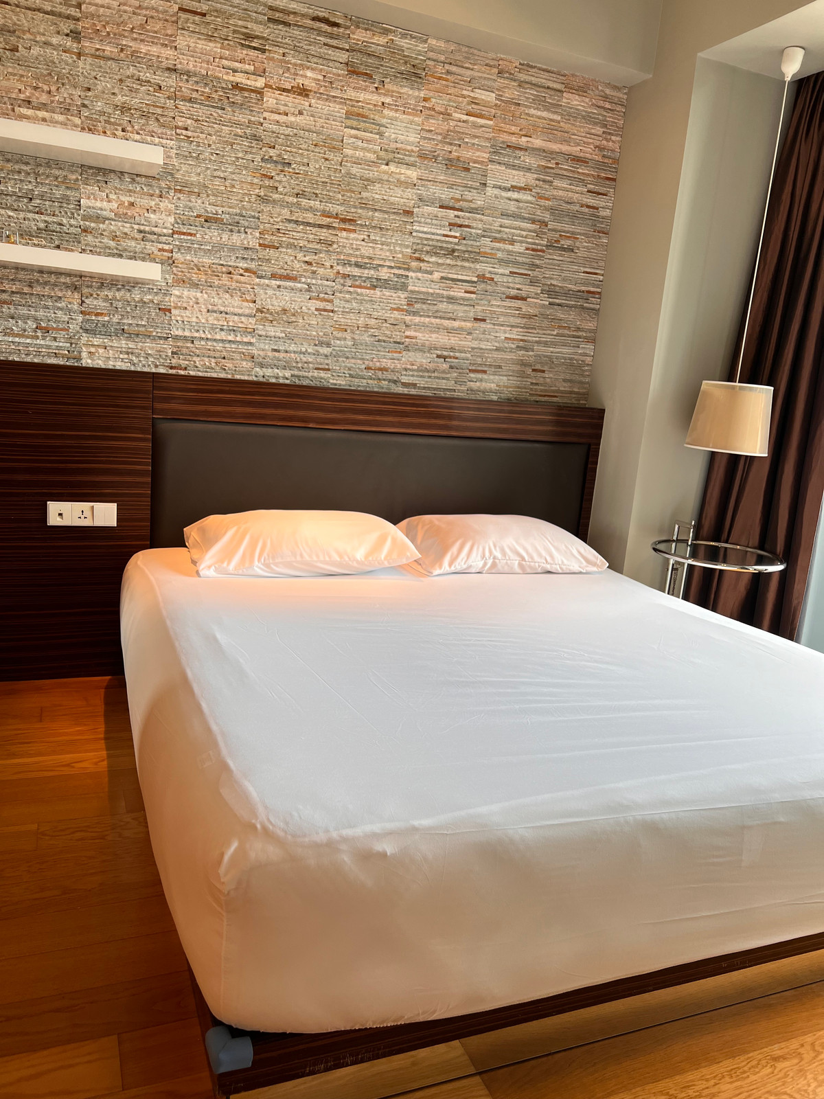 For SaleCondoSathorn, Narathiwat : ✨For sale with tenant, condo in Sathorn area at The Met, 2 bedrooms, fully furnished. There is a high floor balcony with a beautiful view. Near Lumpini Park, near BTS Chong Nonsi, MRT Lumpini, suitable for investors.