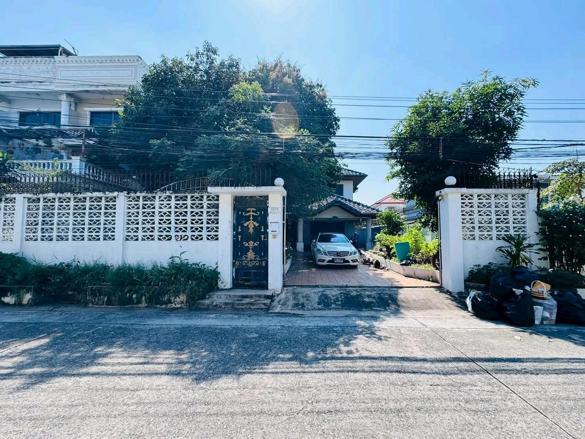 ขายบ้านลาดพร้าว เซ็นทรัลลาดพร้าว : ขายบ้านเดี่ยว2 ชั้น หลังใหญ่ ใจกลางลาดพร้าว41 แยก20 (ซอยภาวนา)