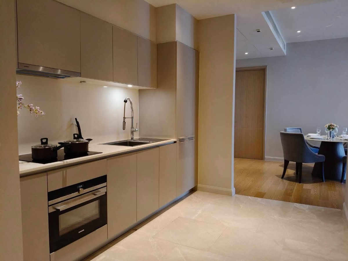 For RentCondoWongwianyai, Charoennakor : Luxury condo for rent, river view, Magnolias Waterfront Residences, 5th-10th floor, river view, size 102 sq m, 2 bedrooms, 2 bathrooms, price 150,000 baht.