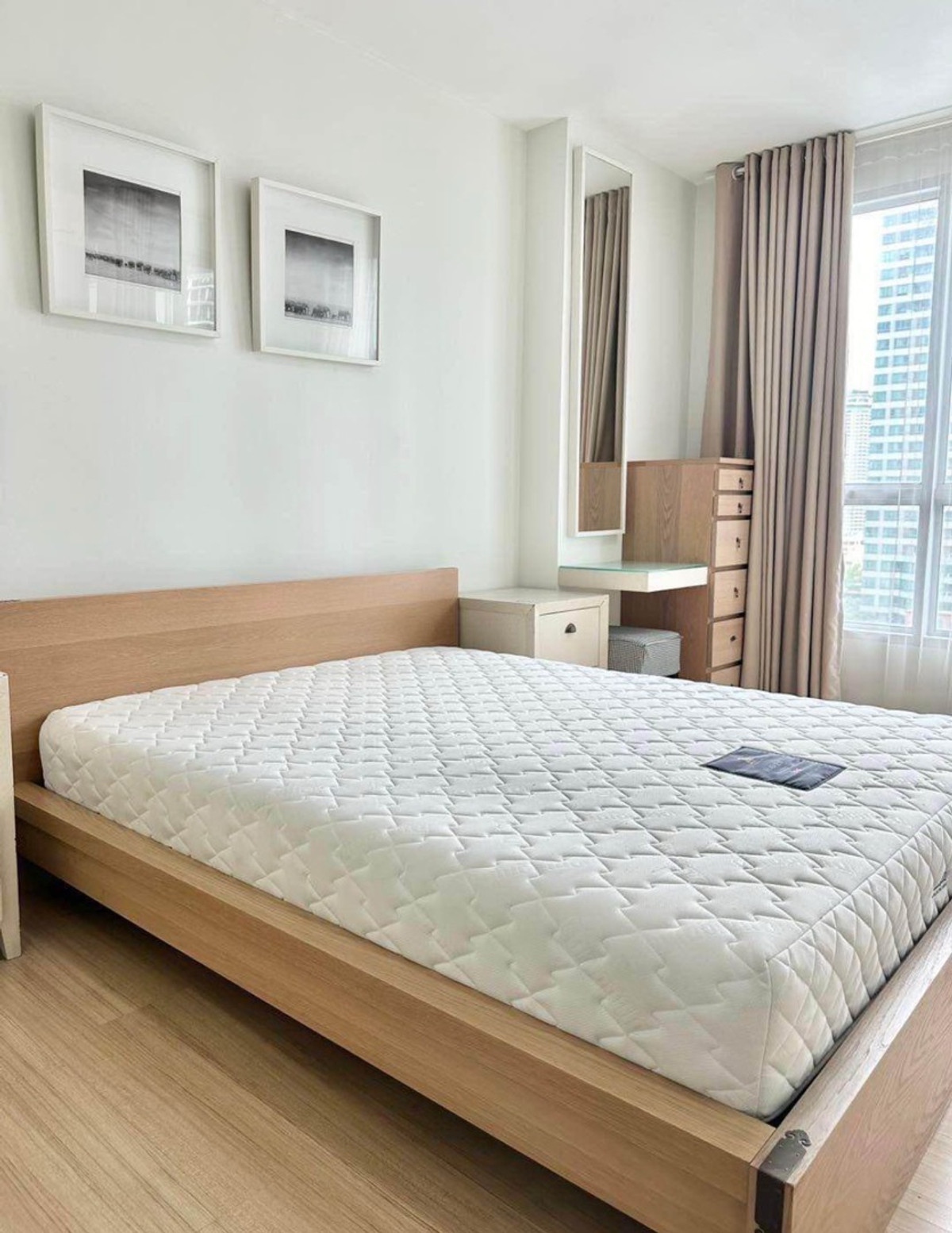 For RentCondoSathorn, Narathiwat : Best deal Life at sathorn 10 next to BTS saint loiuse 1 bed 1 bath 42 sqm