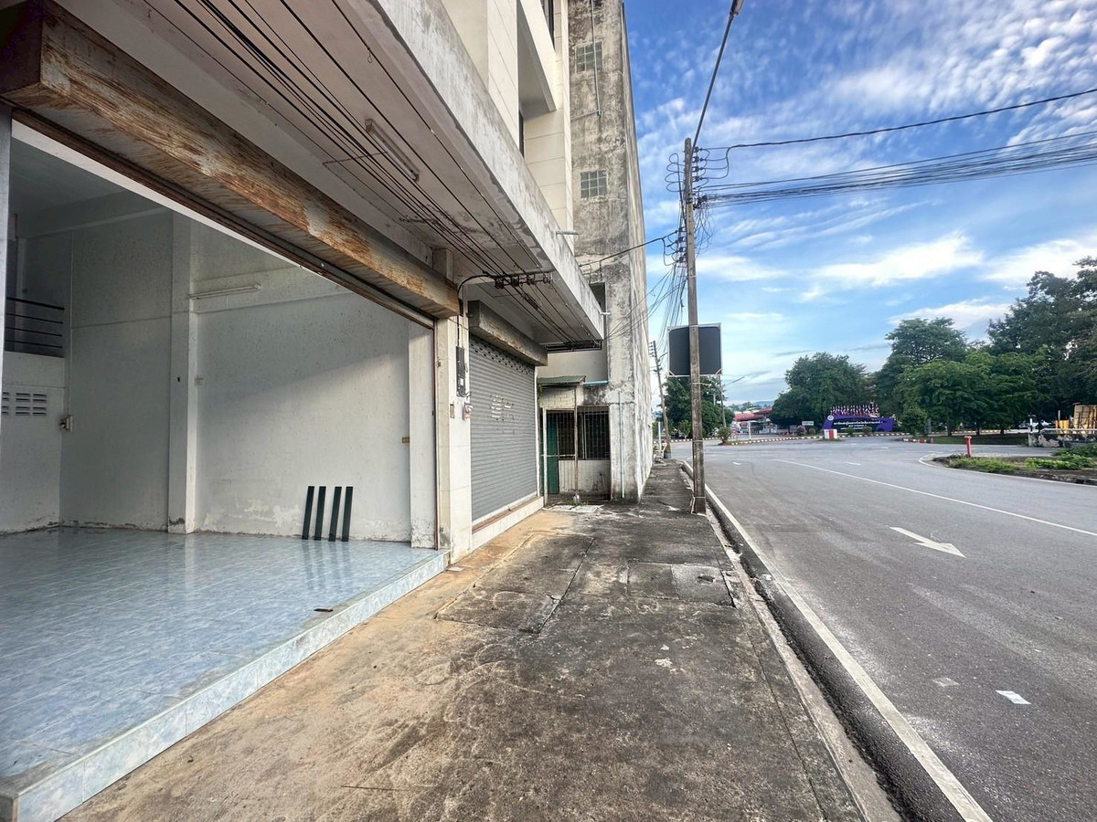 ขายทาวน์โฮมเชียงราย : อาคารพาณิชย์ 3 ชั้นครึ่ง ทำเลดี หน้า สนง.หอการค้า จังหวัดเชียงราย ใกล้ทางออกสถานีขนส่งผู้โดยสารแห่งที่ 2