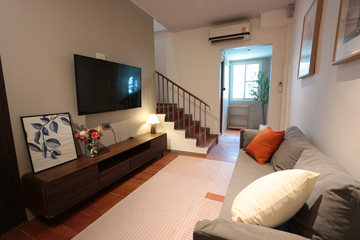 ให้เช่าคอนโดสุขุมวิท อโศก ทองหล่อ : Town House sukhumvit 57 for rent 3storey 170sqm 2bed 3bath 60,000 per month