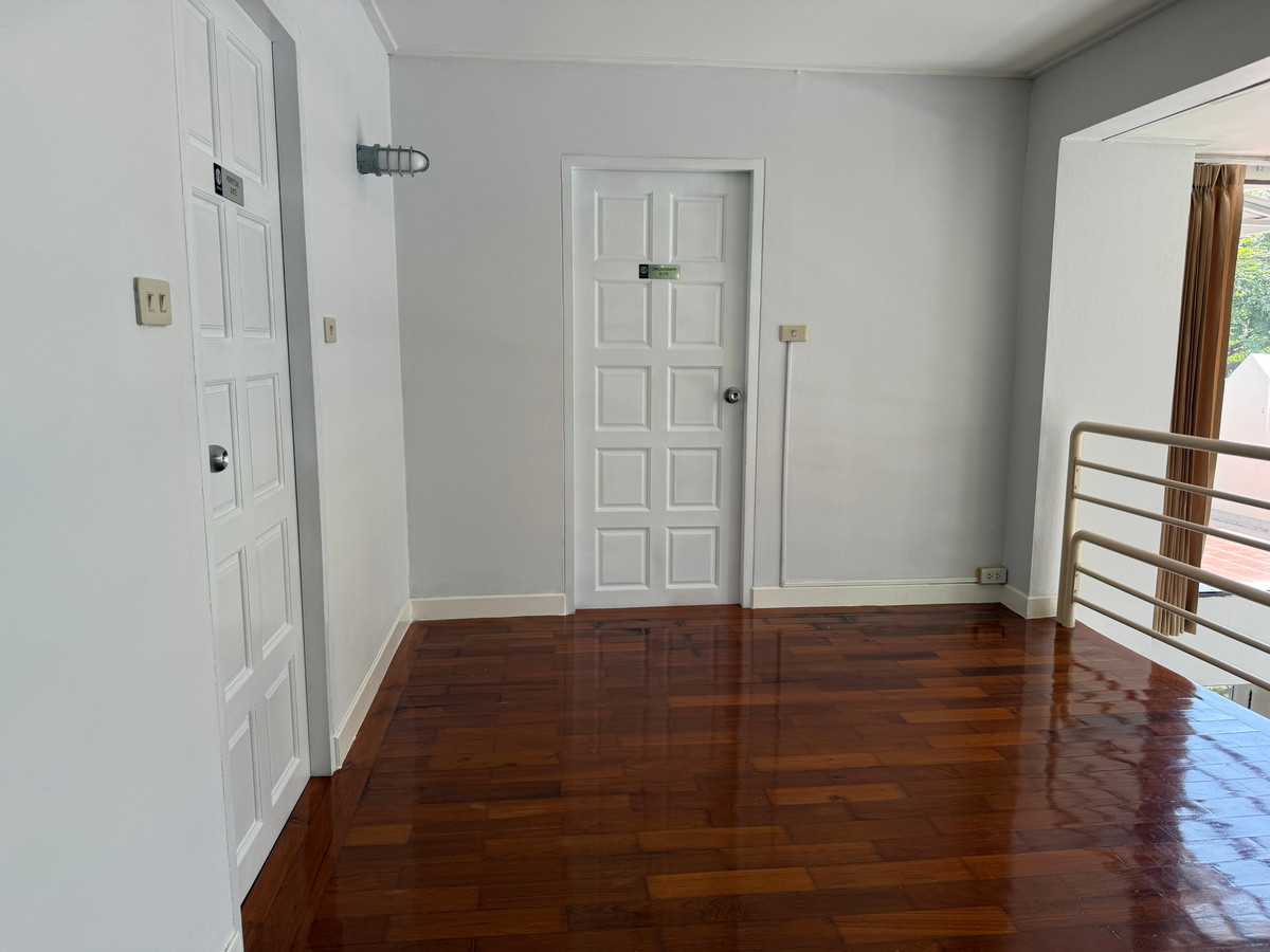 ให้เช่าบ้านนวมินทร์ รามอินทรา : ให้เช่า ที่ดิน200ตรว 3นอน3น้ำ พทใช้สอย600ตรม บ้านเดี่ยว 3 ชั้น  หมู่บ้านนวธานี เสรีไทย 59