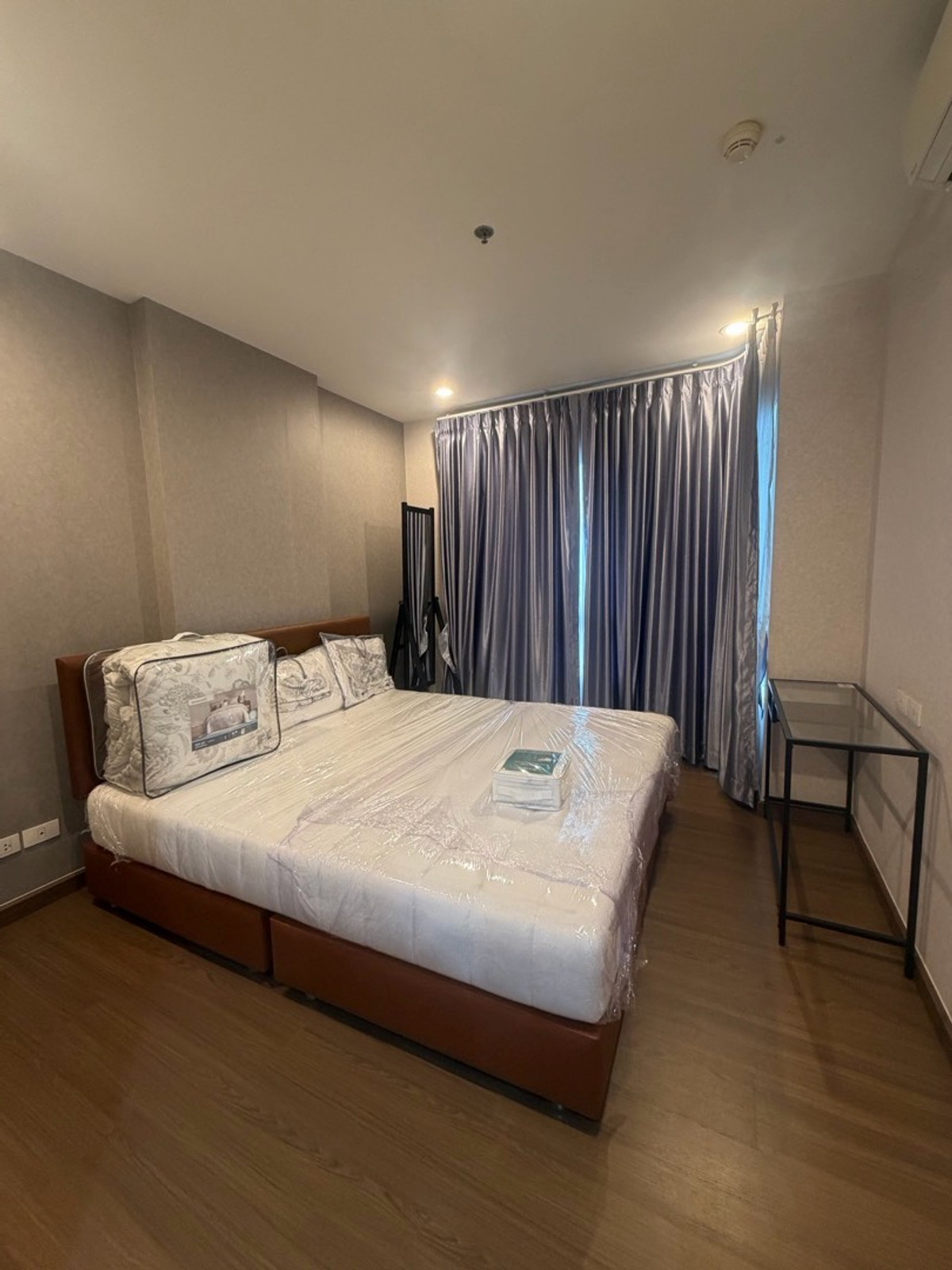 ให้เช่าคอนโดท่าพระ ตลาดพลู วุฒากาศ : 💛 ให้เช่า  คอนโด The President Sathorn – Ratchaphruek 2
🚇 BTS & MRT  บางหว้า 

✳️ ห้องใหม่ พร้อมเข้าอยู่ ✳️

💰 ค่าเช่าเพียง 12,500 บาท/เดือน
📚 สัญญาขั้นต่ำ 1 ปี
📃 เงื่อนไขการเช่า
ประกัน 2 เดือน + ล่วงหน้า 1 เดือน