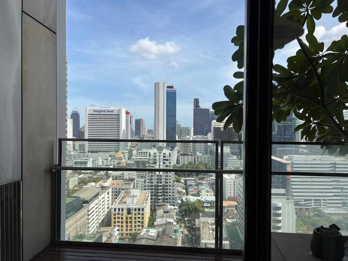 For SaleCondoSathorn, Narathiwat : ✨For sale with tenant, condo in Sathorn area at The Met, 2 bedrooms, fully furnished. There is a high floor balcony with a beautiful view. Near Lumpini Park, near BTS Chong Nonsi, MRT Lumpini, suitable for investors.