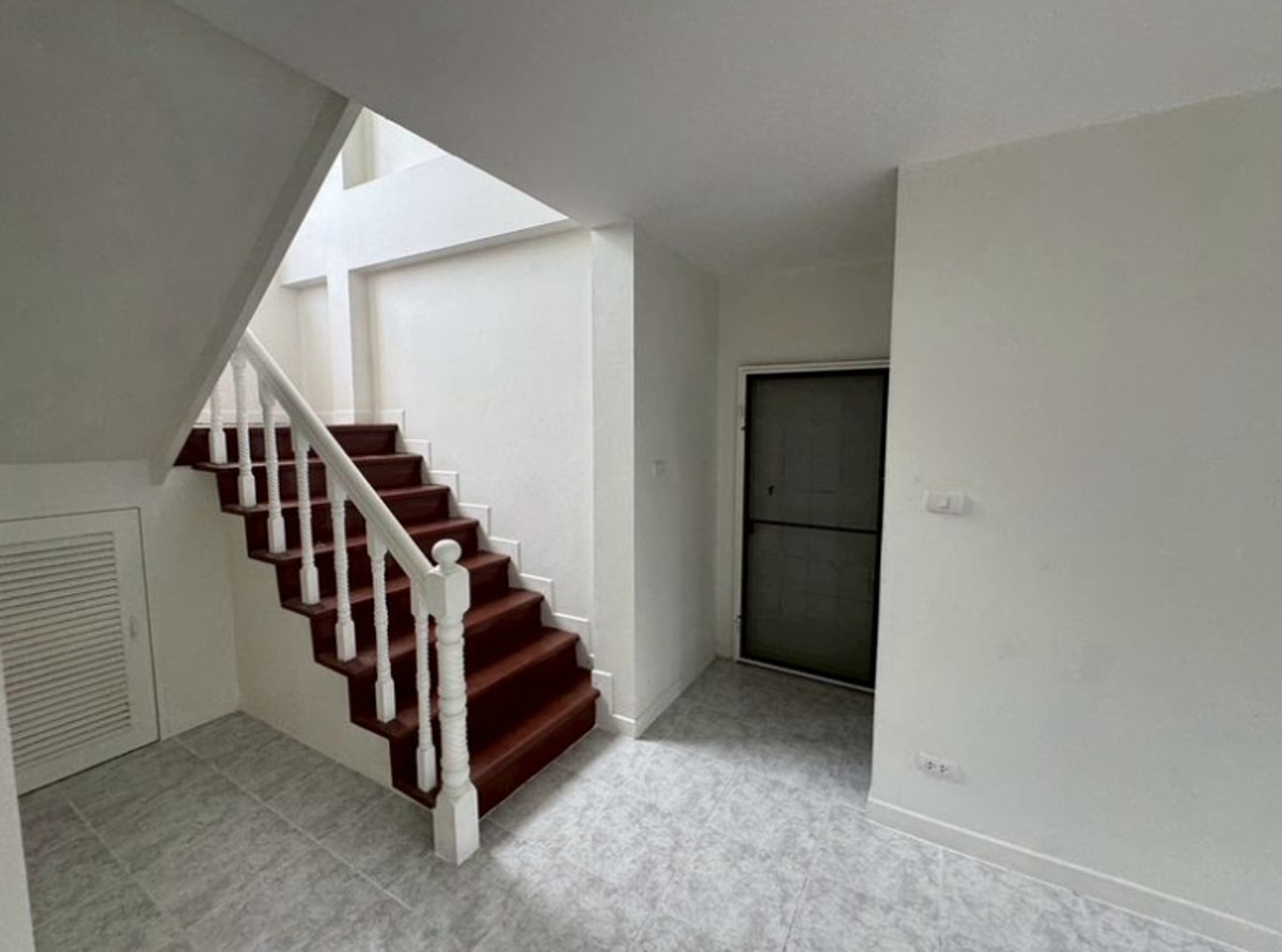 For SaleHouseNawamin, Ramindra : 2-story detached house for sale, Panya Lake Home Village, size 91 sq m., corner house, Main Road, Minburi, Nimitmai Road 28, opposite the park.