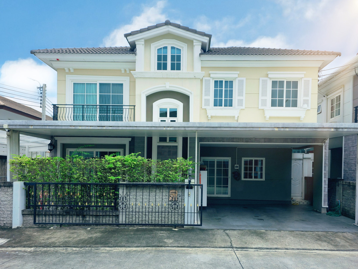 For SaleHouseBang kae, Phetkasem : For sale: 2-story semi-detached house, edge plot, ready to move in. The owner takes good care of it, Golden Neo Sathorn project, 41.6 sq m., 161 sq m., 4 bedrooms, 4 bathrooms.