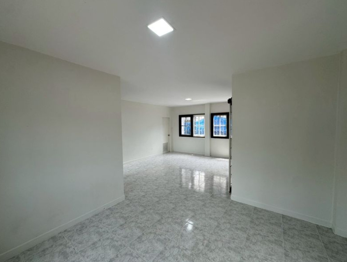 For SaleHouseNawamin, Ramindra : 2-story detached house for sale, Panya Lake Home Village, size 91 sq m., corner house, Main Road, Minburi, Nimitmai Road 28, opposite the park.