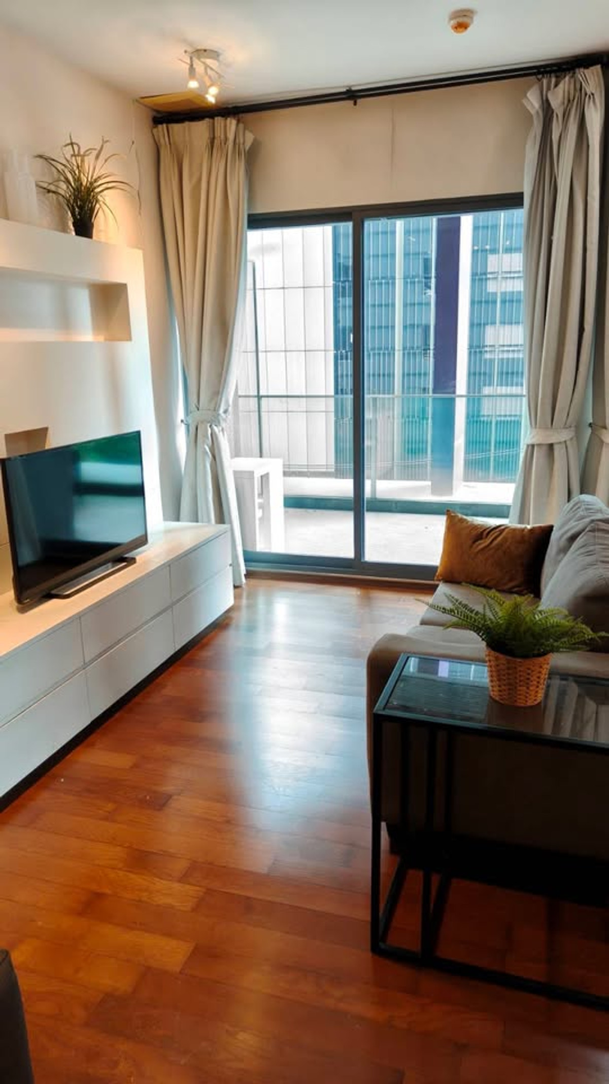 For RentCondoSukhumvit, Asoke, Thonglor : 🔥 Noble Remix | Direct BTS Thonglor Access | 1BR for Rent 