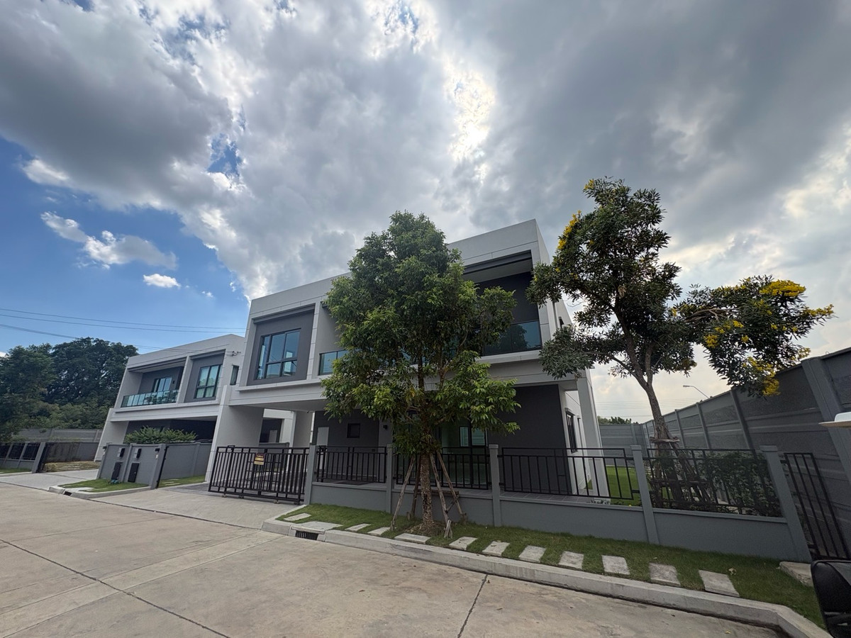 ขายบ้านนวมินทร์ รามอินทรา : บ้านติดโปร หลังใหญ่ หลังมุม พื้นที่เยอะ สร้างสนามบอลประดับได้เลอะ 🌟🎉🏦