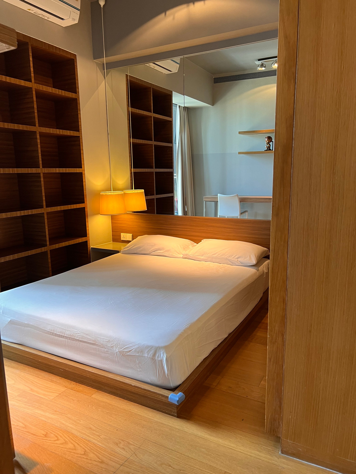 For SaleCondoSathorn, Narathiwat : ✨For sale with tenant, condo in Sathorn area at The Met, 2 bedrooms, fully furnished. There is a high floor balcony with a beautiful view. Near Lumpini Park, near BTS Chong Nonsi, MRT Lumpini, suitable for investors.