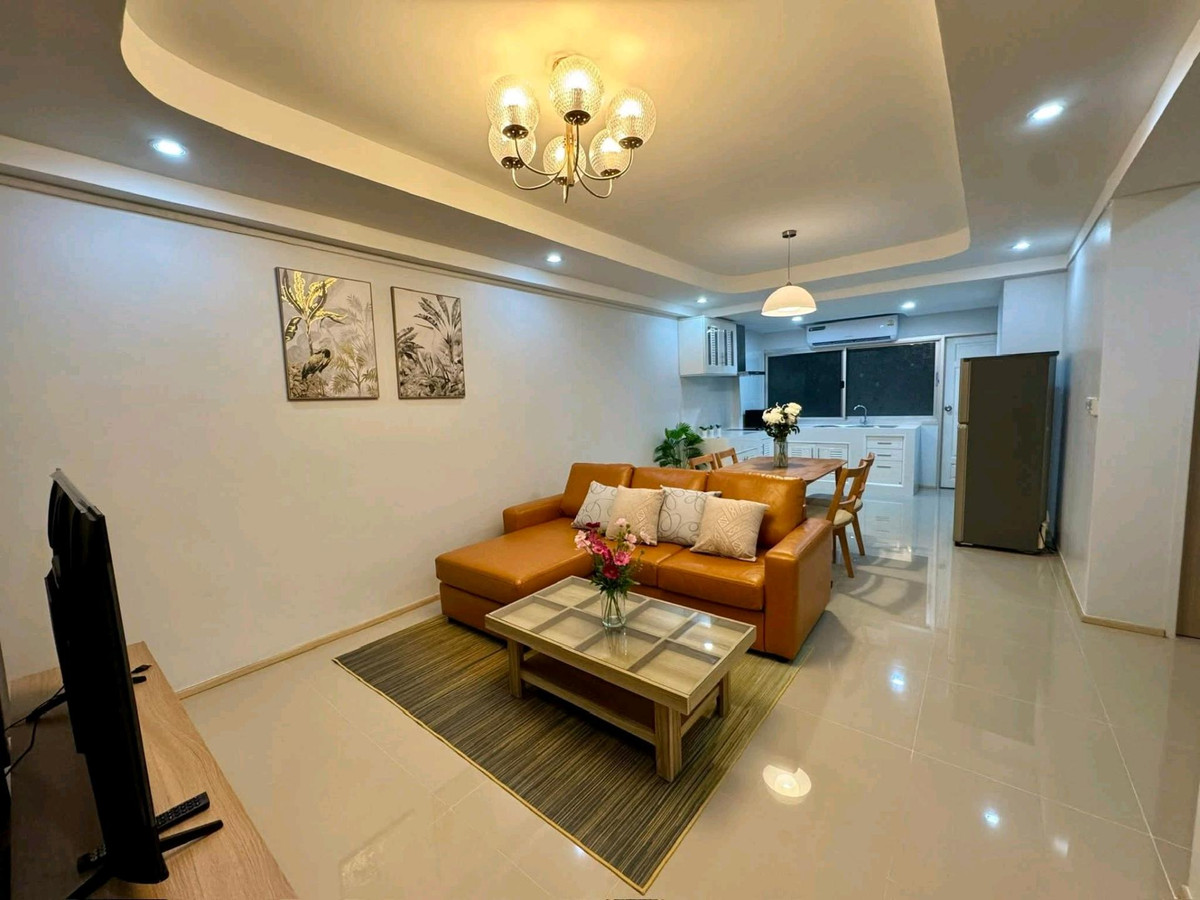 For RentCondoRama9, Petchburi, RCA : 📍 Next to Central Rama 9 | MRT Rama 9 
 2 bedrooms | 72 sq m. | Renovated the entire room | Large rooms are very rare.