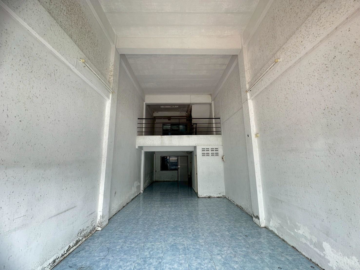 ขายทาวน์โฮมเชียงราย : อาคารพาณิชย์ 3 ชั้นครึ่ง ทำเลดี หน้า สนง.หอการค้า จังหวัดเชียงราย ใกล้ทางออกสถานีขนส่งผู้โดยสารแห่งที่ 2