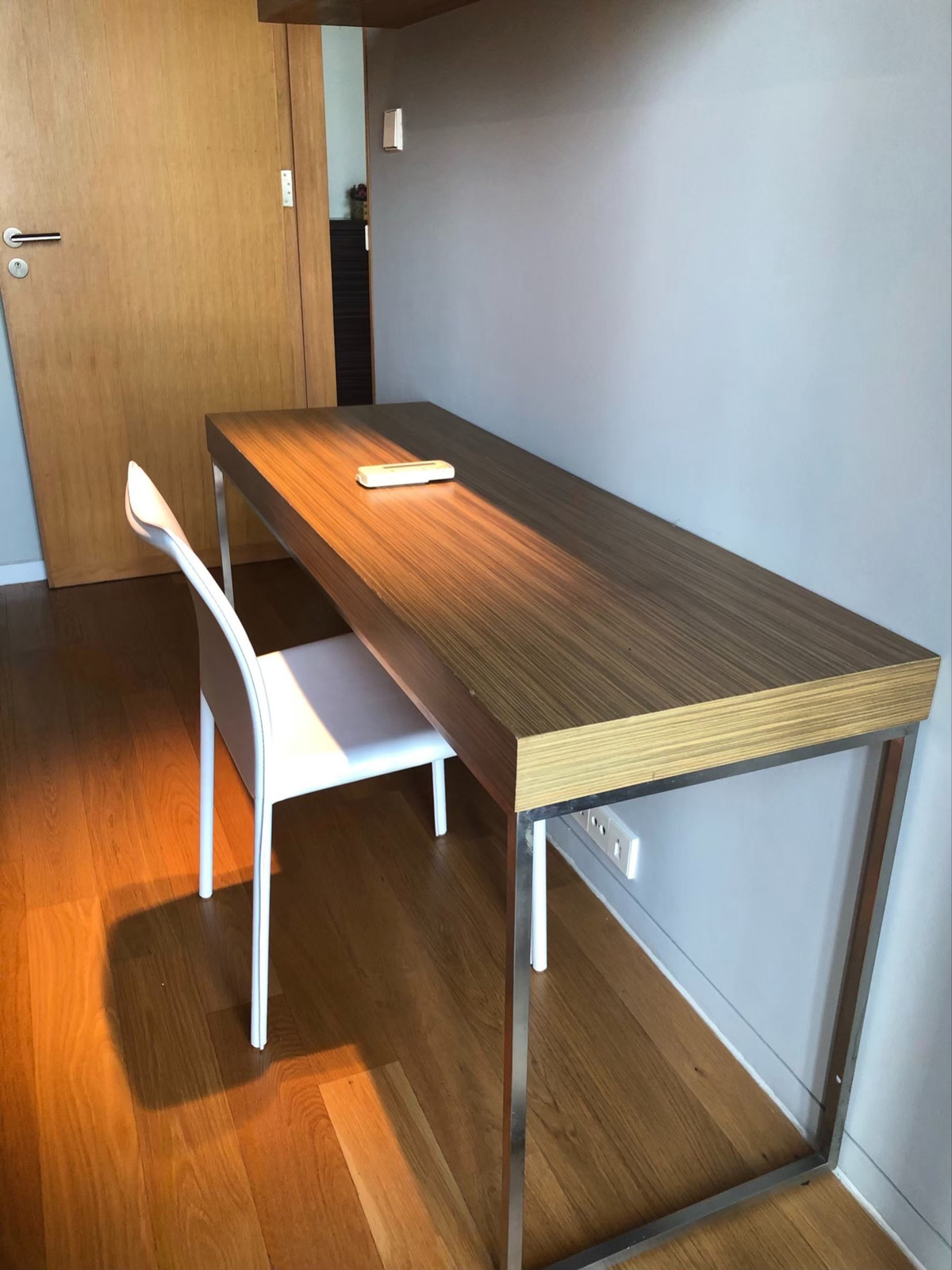 For SaleCondoSathorn, Narathiwat : ✨For sale with tenant, condo in Sathorn area at The Met, 2 bedrooms, fully furnished. There is a high floor balcony with a beautiful view. Near Lumpini Park, near BTS Chong Nonsi, MRT Lumpini, suitable for investors.