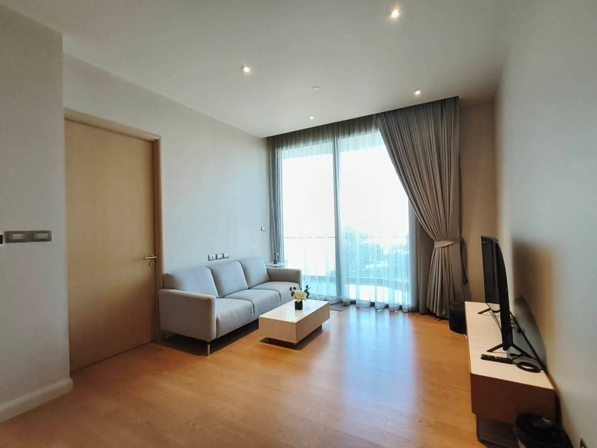 For RentCondoWongwianyai, Charoennakor : Luxury condo for rent, river view, Magnolias Waterfront Residences, 5th-10th floor, river view, size 102 sq m, 2 bedrooms, 2 bathrooms, price 150,000 baht.