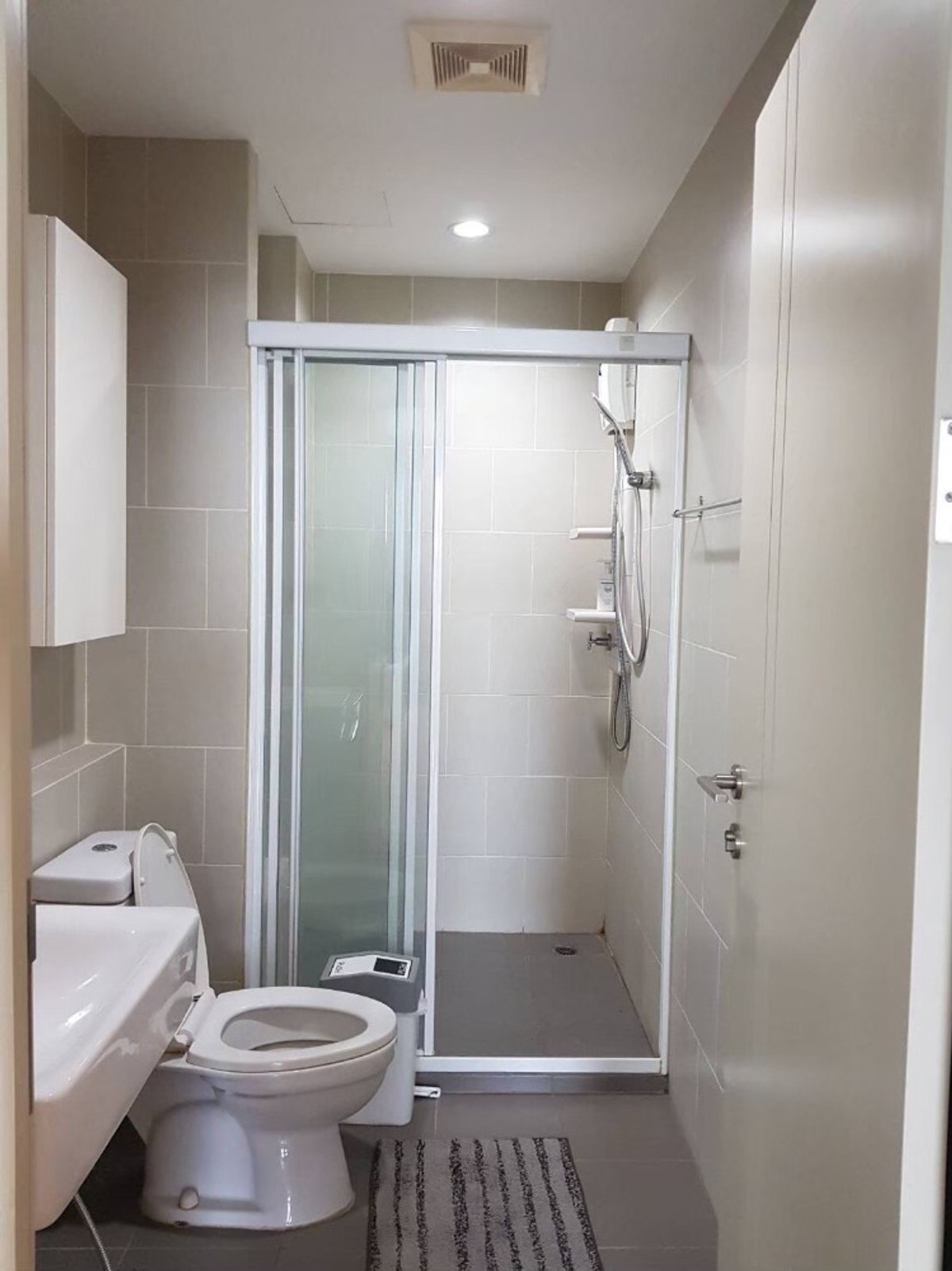 ให้เช่าคอนโดพระราม 9 เพชรบุรีตัดใหม่ RCA : ✅ TB9R128 ✅ Line : @p2nproperty