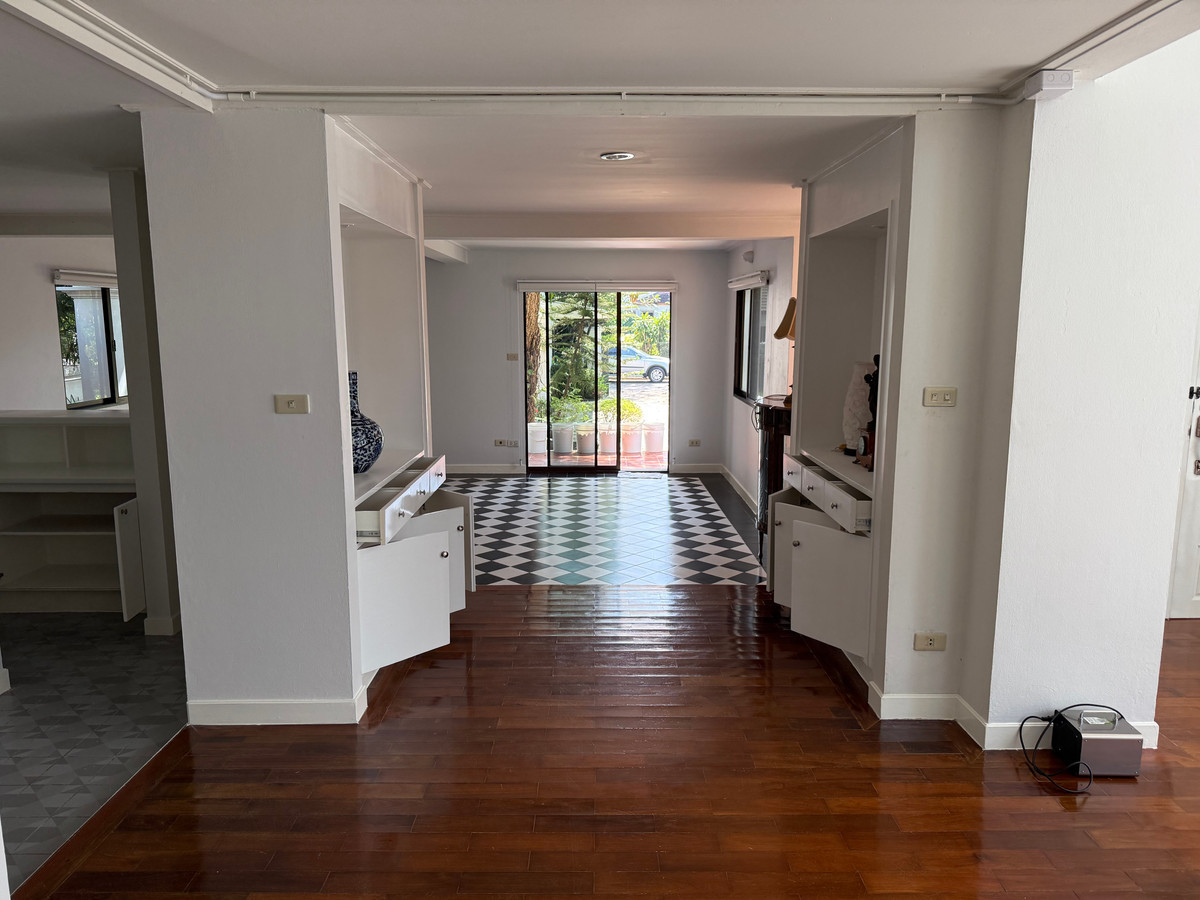 ให้เช่าบ้านนวมินทร์ รามอินทรา : ให้เช่า ที่ดิน200ตรว 3นอน3น้ำ พทใช้สอย600ตรม บ้านเดี่ยว 3 ชั้น  หมู่บ้านนวธานี เสรีไทย 59