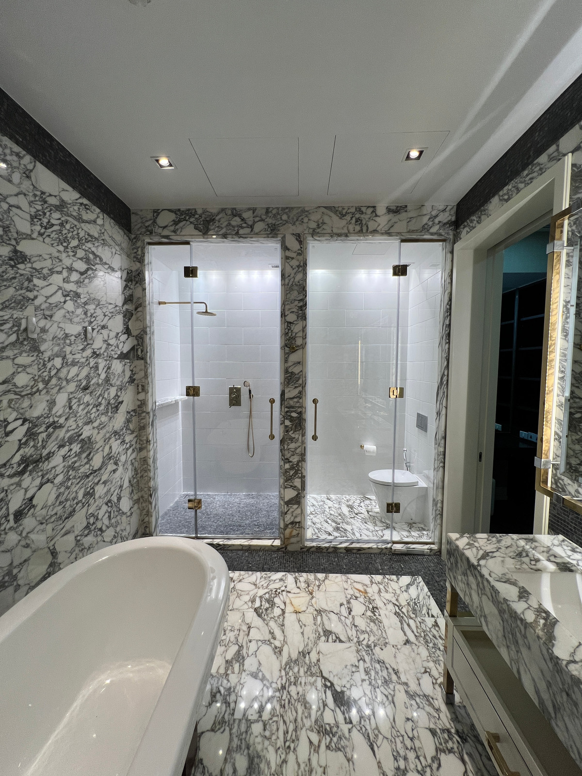 CondoSathorn, Narathiwat : 🏆✨ 4-Bedroom Penthouse at The Ritz-Carlton Residences Bangkok – 400,000 THB/month 🌆🔥