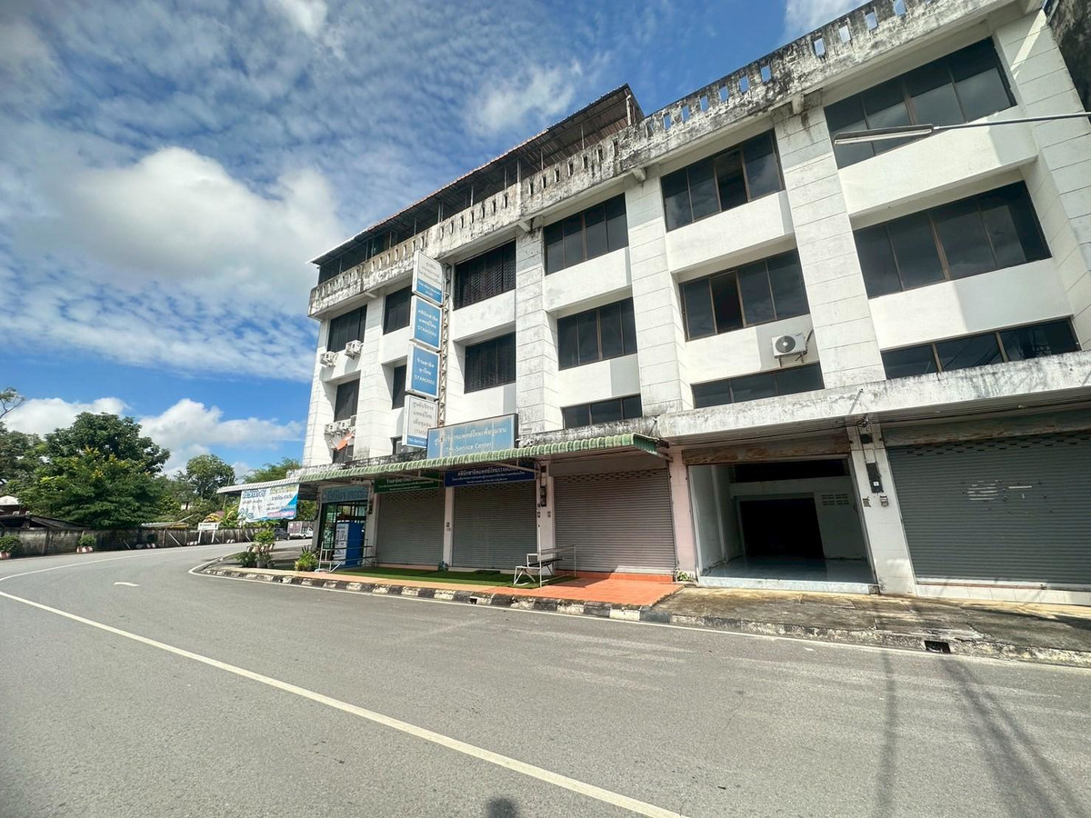 ขายทาวน์โฮมเชียงราย : อาคารพาณิชย์ 3 ชั้นครึ่ง ทำเลดี หน้า สนง.หอการค้า จังหวัดเชียงราย ใกล้ทางออกสถานีขนส่งผู้โดยสารแห่งที่ 2