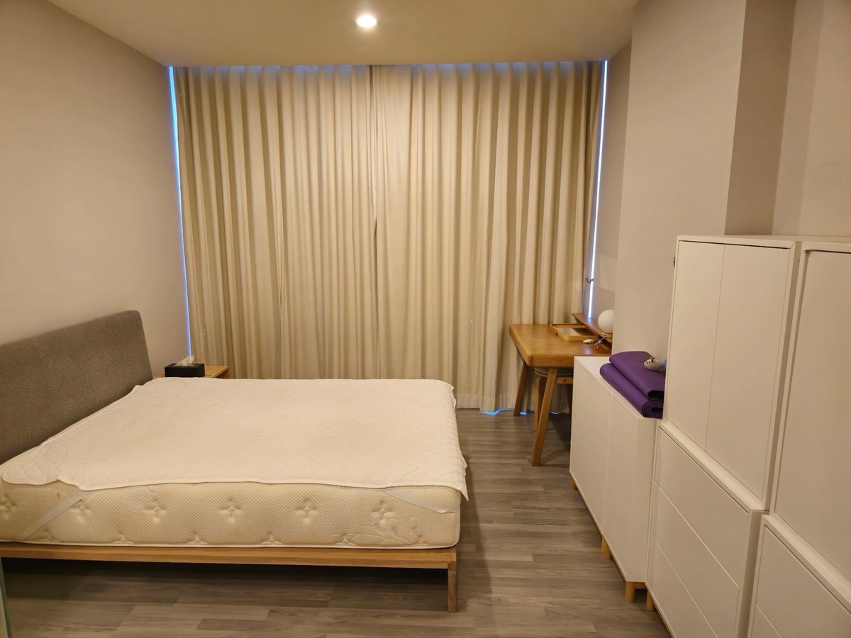 For RentCondoSathorn, Narathiwat : For Rent The Room Sathorn Very nice room great price high floor city view!!