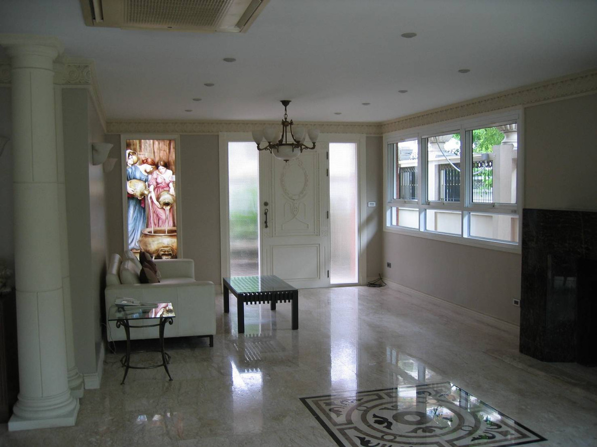 For RentHouseSukhumvit, Asoke, Thonglor : Single House With Pool For Rent Location Ekamai 180Sq.Wah 3Beds+Plus1 Beds 3Baths