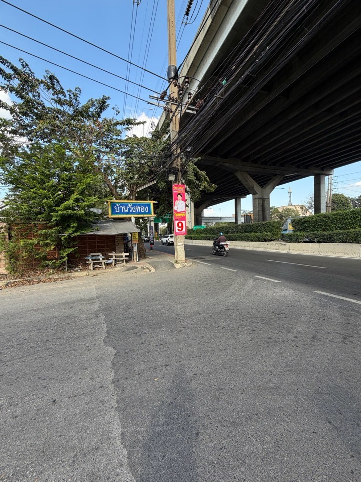 For RentWarehouseVipawadee, Don Mueang, Lak Si : Land for rent with warehouse Next to Vibhavadi Rangsit Road, near the expressway, near Don Mueang Airport. Near Si Mum Mueang Market