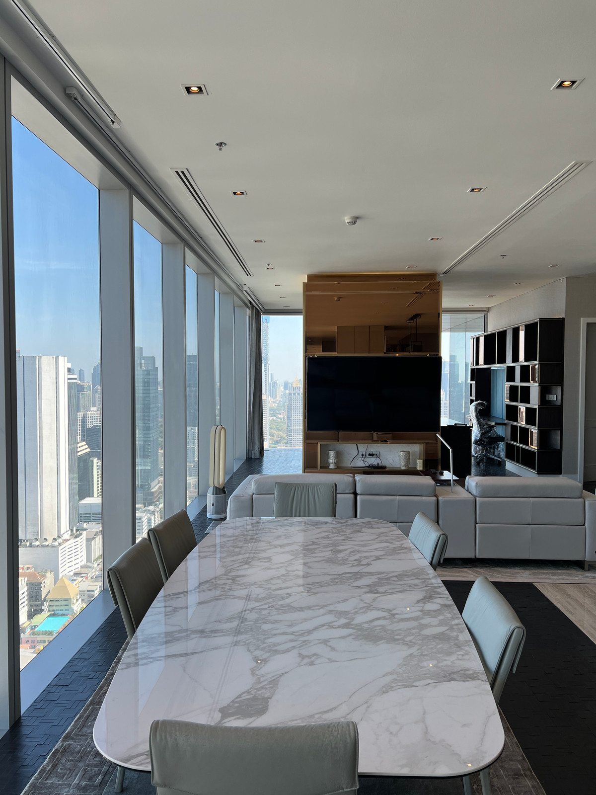 CondoSathorn, Narathiwat : 🏆✨ 4-Bedroom Penthouse at The Ritz-Carlton Residences Bangkok – 400,000 THB/month 🌆🔥