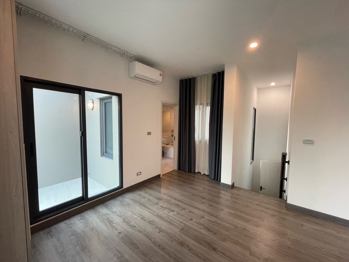 For RentTownhomeKasetsart, Ratchayothin : Single house for rent Baan Klang Muang Classe Ratchayothin (ClasseRatchayothin), new house, never lived in.