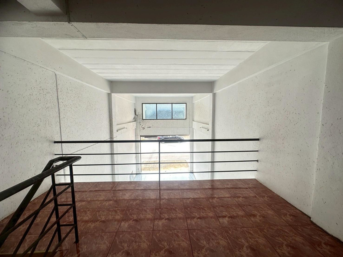 ขายทาวน์โฮมเชียงราย : อาคารพาณิชย์ 3 ชั้นครึ่ง ทำเลดี หน้า สนง.หอการค้า จังหวัดเชียงราย ใกล้ทางออกสถานีขนส่งผู้โดยสารแห่งที่ 2