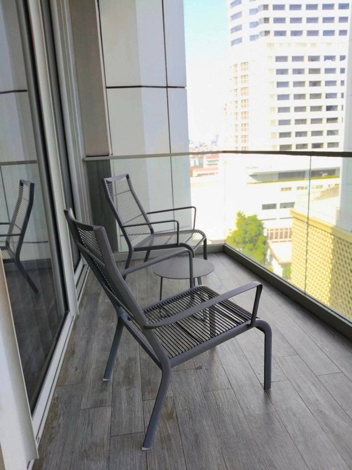 For RentCondoWongwianyai, Charoennakor : Luxury condo for rent, river view, Magnolias Waterfront Residences, 5th-10th floor, river view, size 102 sq m, 2 bedrooms, 2 bathrooms, price 150,000 baht.