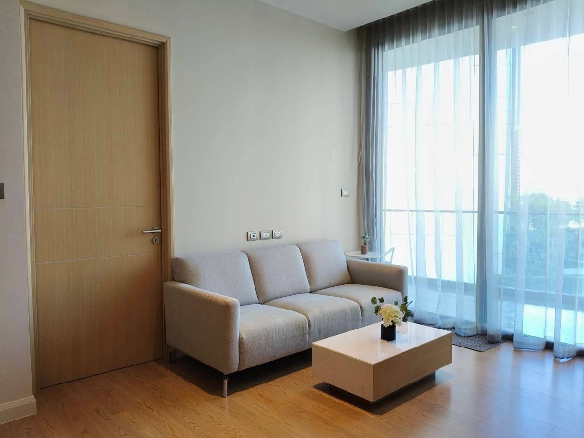 For RentCondoWongwianyai, Charoennakor : Luxury condo for rent, river view, Magnolias Waterfront Residences, 5th-10th floor, river view, size 102 sq m, 2 bedrooms, 2 bathrooms, price 150,000 baht.