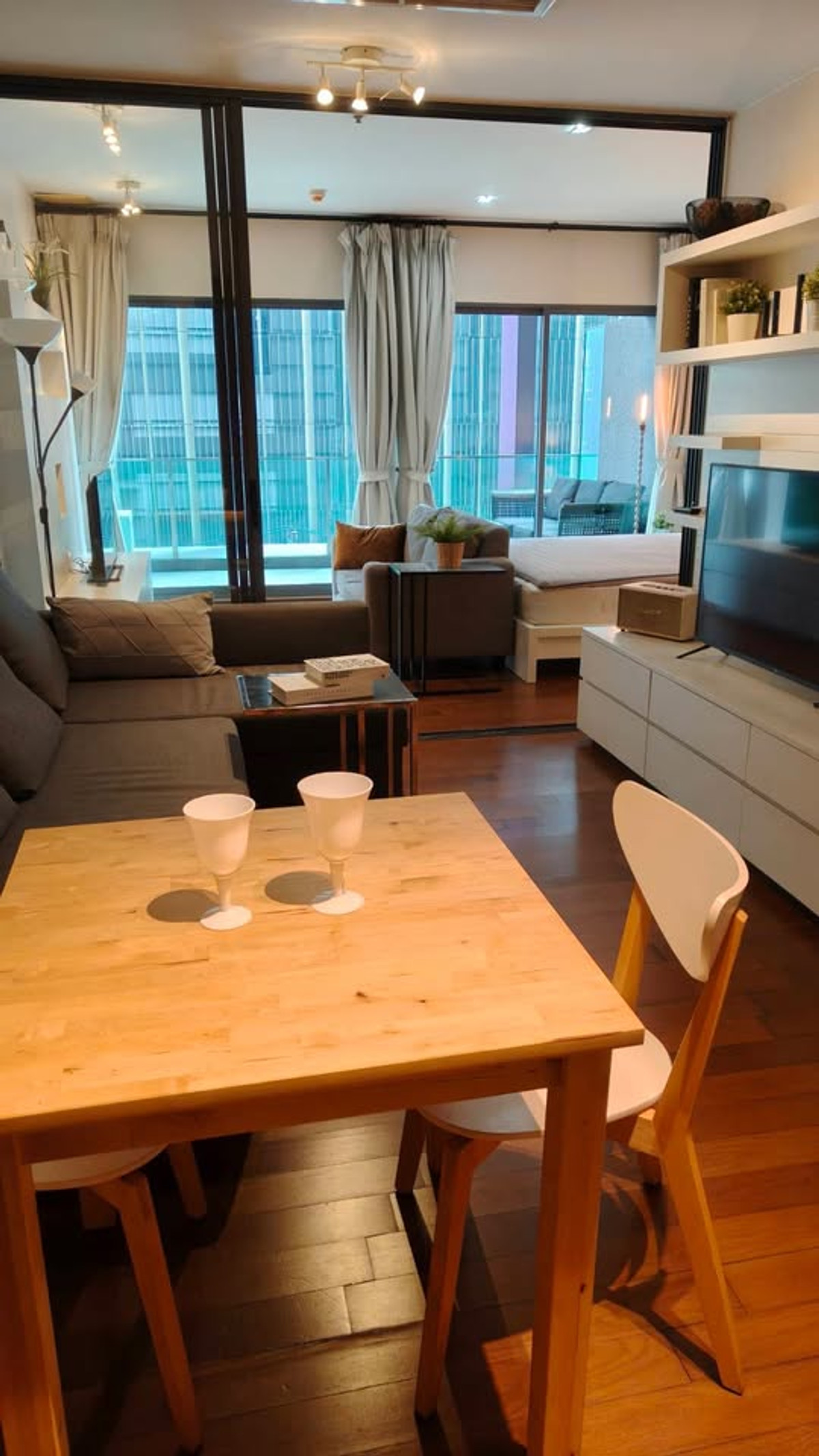 For RentCondoSukhumvit, Asoke, Thonglor : 🔥 Noble Remix | Direct BTS Thonglor Access | 1BR for Rent 