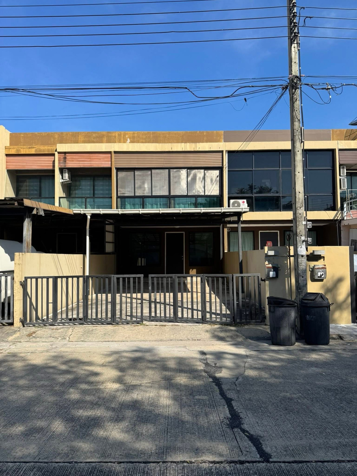 For RentTownhomeSeri Thai, Ramkhamhaeng Nida : Townhome for rent Urbano Village Ramkhamhaeng 94, opposite Paseo Ramkhamhaeng, near The mall Bangkapi.